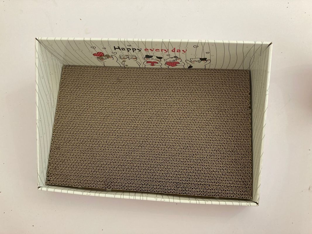 Tempat Tidur Scratcher Karton Kucing Bergelombang yang Dapat Didaur Ulang 700g Untuk Bermain Santai