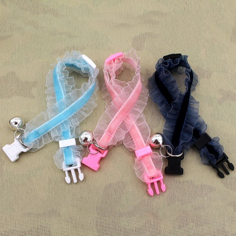 Nyaman Mewah Nylon Lace Adjustable Cat Dog Collars dengan Bell
