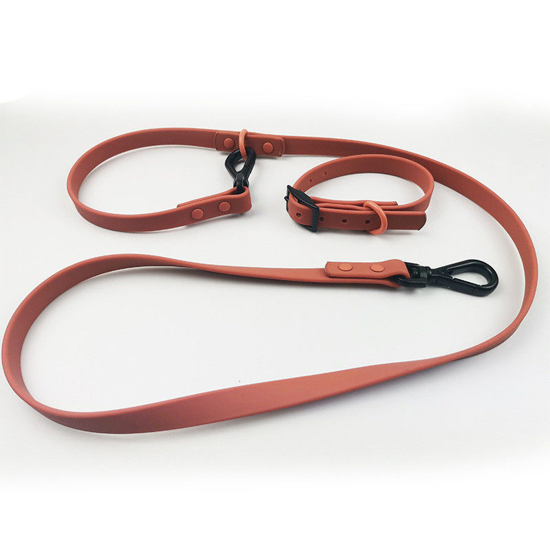 Kerah Anjing Kulit Pvc Lembut Eksklusif Tahan Lama Dan Set Leash Dilapisi Tahan Air
