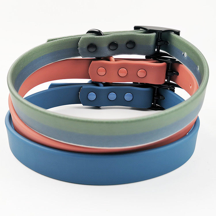 Kerah Anjing Kulit Pvc Lembut Eksklusif Tahan Lama Dan Set Leash Dilapisi Tahan Air