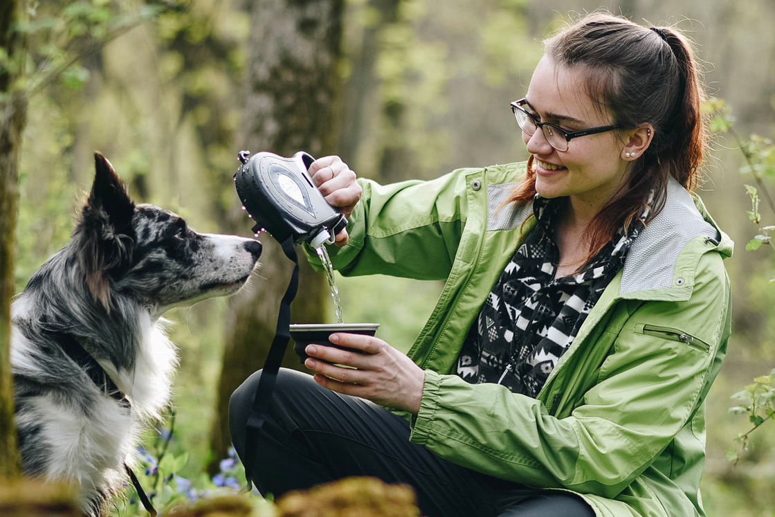 Multifungsi 5 In 1 Nylon Dog Leash Botol Air Dengan Dispenser Kantong Sampah Mangkuk